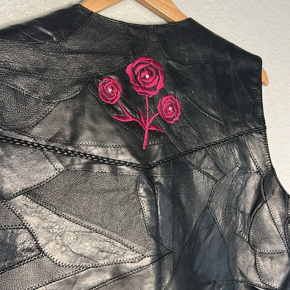 Black Leather Moto Vest Embroidered Roses Biker Gang Pockets Halloween Goth - Picture 6 of 6
